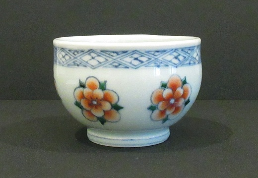 Doucai Tea Bowl with Blossoms